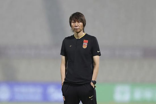 美女脱了内裤喂我喝尿视频