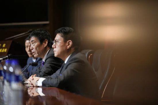 少妇厨房疯狂迎合h